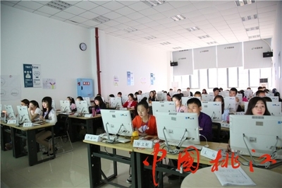 抓招商、抓电商，两手都要硬 电子商务信息咨询的双轮驱动战略